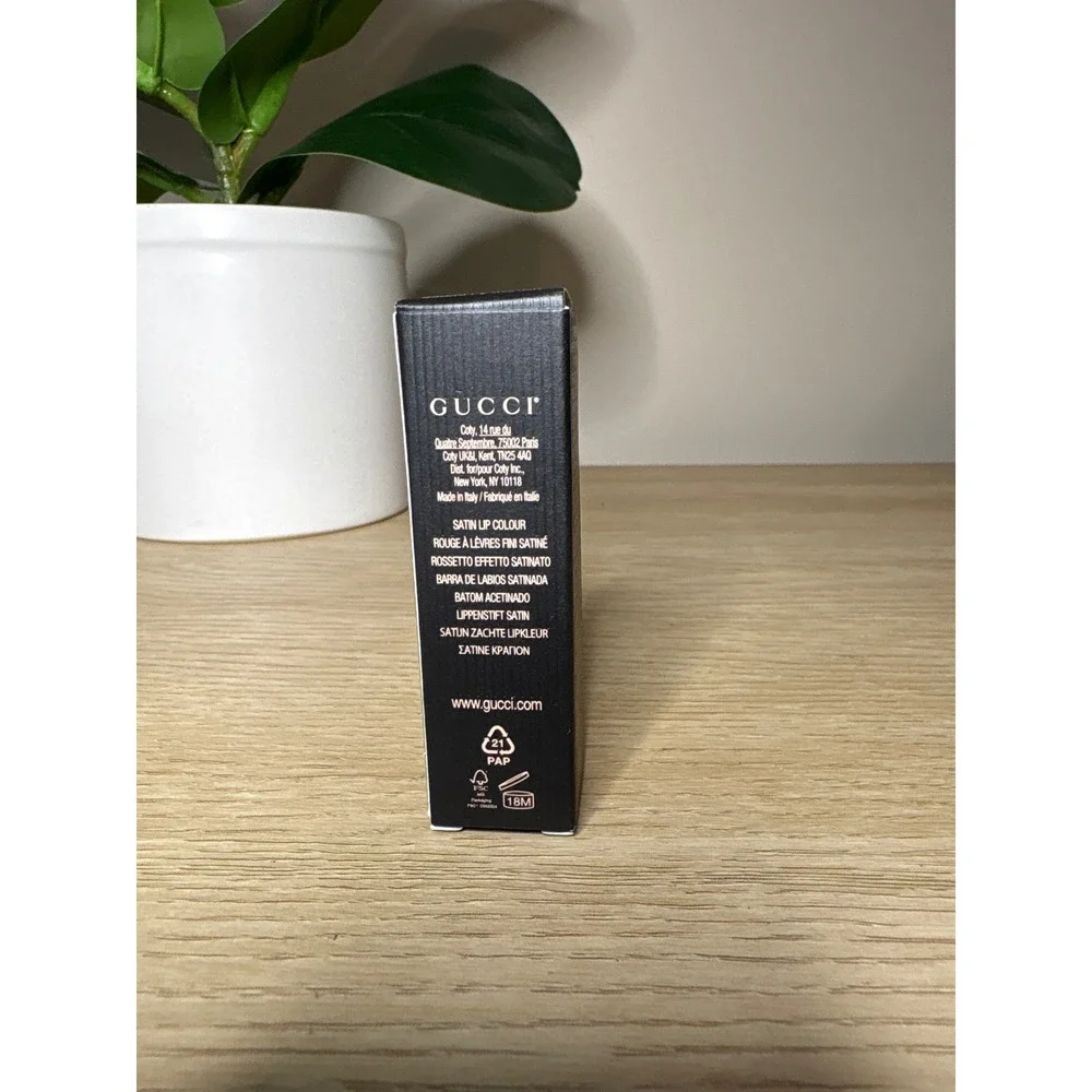 Gucci Rouge a Levres Satin Lipstick 221 Mina Light Pink 3.5g New in Box